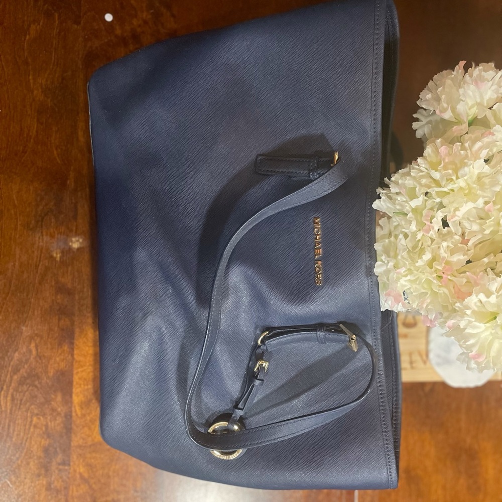 Michael Kors Tote in Navy